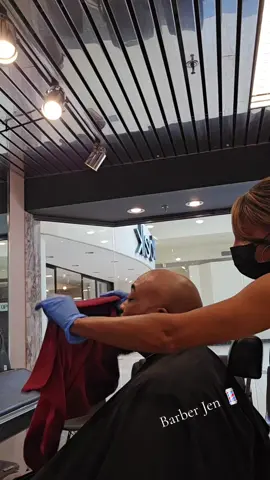 #luxuryservice #barber #ladybarber #razor #facial 