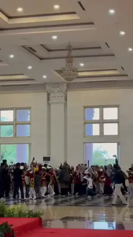 Alhamdulillah, juara 1 perjuangan kita dri mulai cape smpe di remehin, dn impian kita ahkirnya kita bisa ngalahin 25 kec kab klaten utara #alhamdulillahjuara1 #bismillah #juara1 #fyp