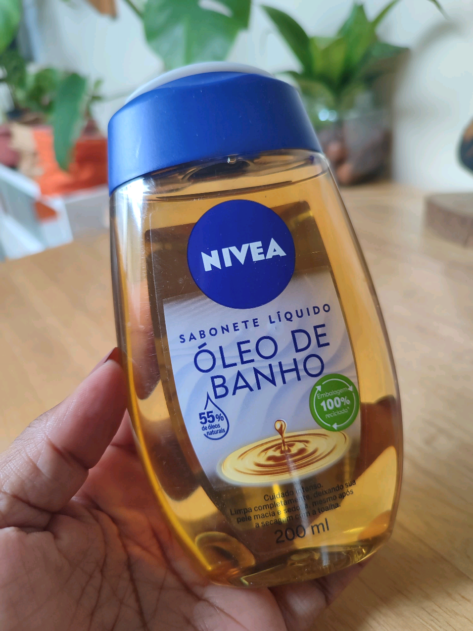 Indico muito esse óleo de banho, é maravilhoso! Já usou? NIVEA Sabonete Líquido Óleo de Banho 200ml - Com 55% de óleos naturais, produz espuma cremosa e proporciona hidratação intensa, maciez e cuidado único com a pele! Experimenta e depois me conta 😉 #autocuidadofeminino #oleodebanho #oleodebanhonivea #mulhercheirosa #monisindica 