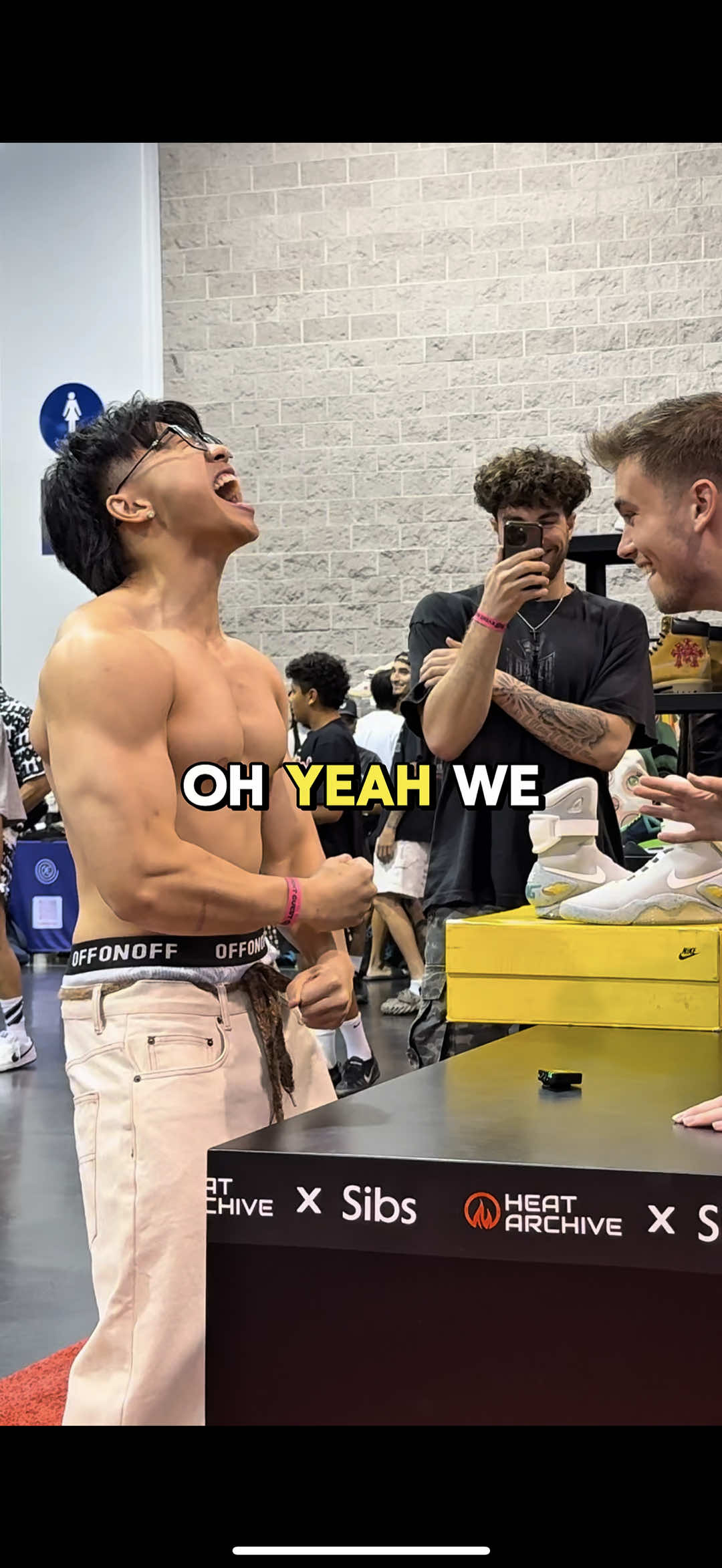 Who Won? 💪👀 Follow Us For More Content! We Ship Worldwide www.Heatarchive.com📦 Link In Bio Always Buying In Store! 1593 N High St. Columbus, OH 43201 • • • • • • #heatarchive #fyp #negotiation #sneakers #viral 