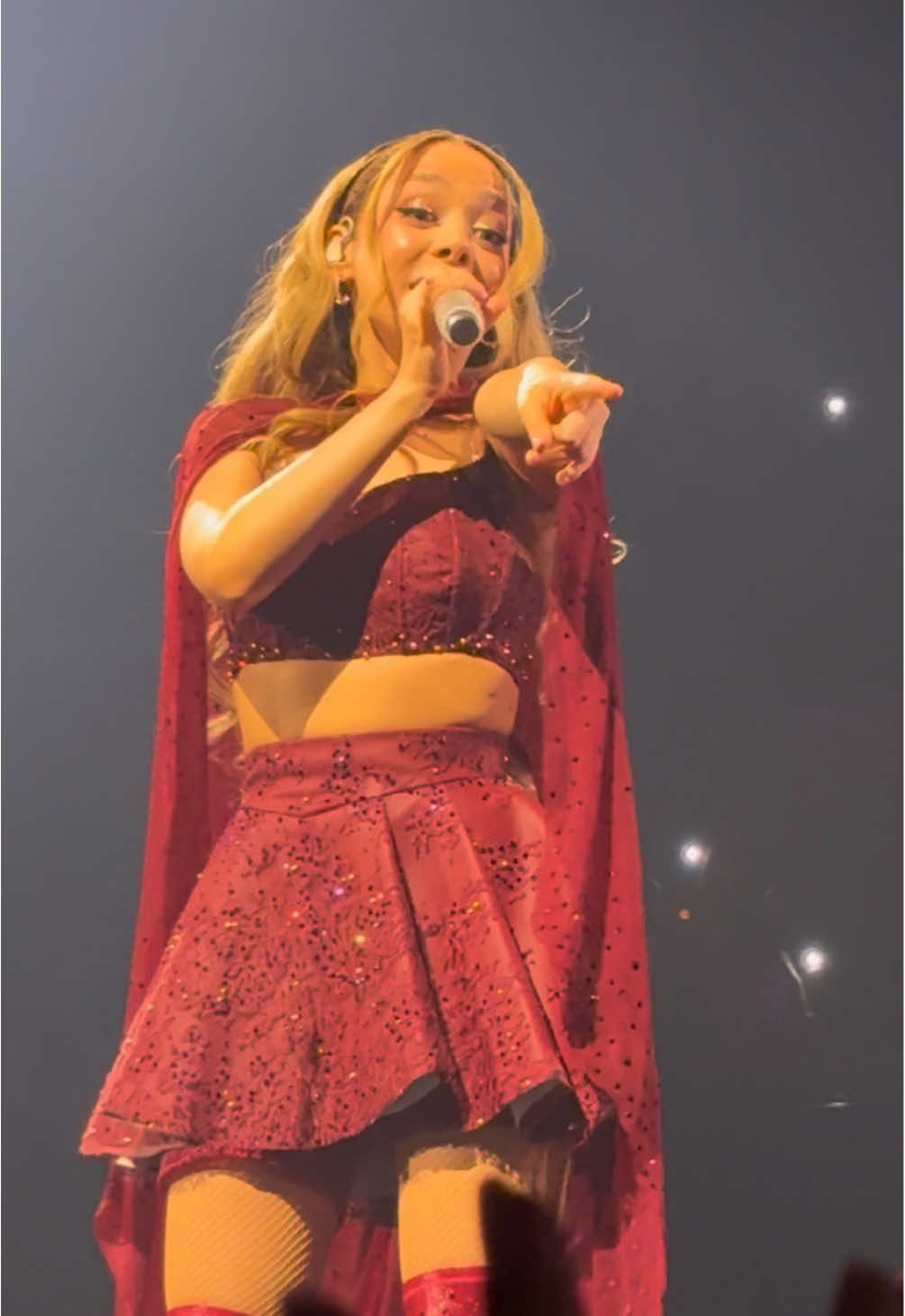 Weißes Haus 🤍 #ayliva #aylivatour2025 #aylivakonzert #aylivatour #festhallefrankfurt 