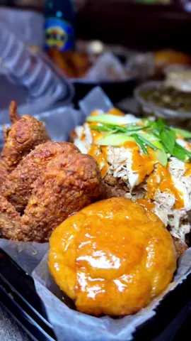 Is this Chicago’s most overhyped soul food spot… or the best? 👀✨ cleo's southern cuisine holyyyyyyyyy 🤯 That 24-karat muffin was different! @Cleos Chicago  . . #ChicagoFoodS#SoulFood #keithleeapproved #foodtiktok #cleossoutherncuisine  