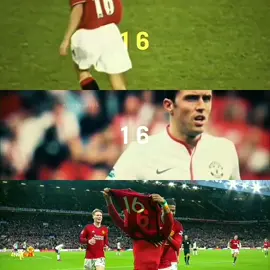 United's most iconic player with the number sixteen tshirt.  #roykeane #carrick #amaddiallo #mufc 