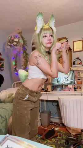 New ears and brushed my tail with eyeshadow to match :D#kemonomimi #bunnykemonomimi 