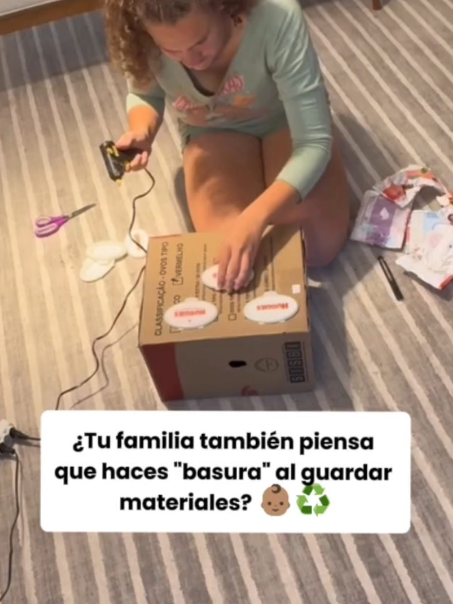 Lo que algunos llaman basura… en realidad es el inicio de grandes aprendizajes para tu bebé 👶✨ Con mi Guía de Estimulación Temprana descubrirás cómo convertir lo simple en momentos llenos de propósito 💛 👉 Cuéntame en comentarios: ¿ya hiciste alguna actividad con reciclaje en casa? ¿Quieres más ideas prácticas y fáciles con materiales que ya tienen en casa?  Escríbeme 