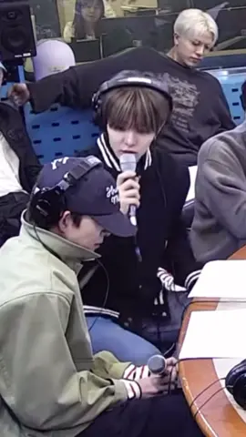 ฮยองอาจึ พี่ถามว่ามันเกิดอะไรขึ้นคะ พี่ส้อกไม่ได้กล่าว แต่ฮึบอยู่ 😅🤏🏼🤏🏼 #JIHOON #ASAHI #TREASURE @yg_treasure_official 