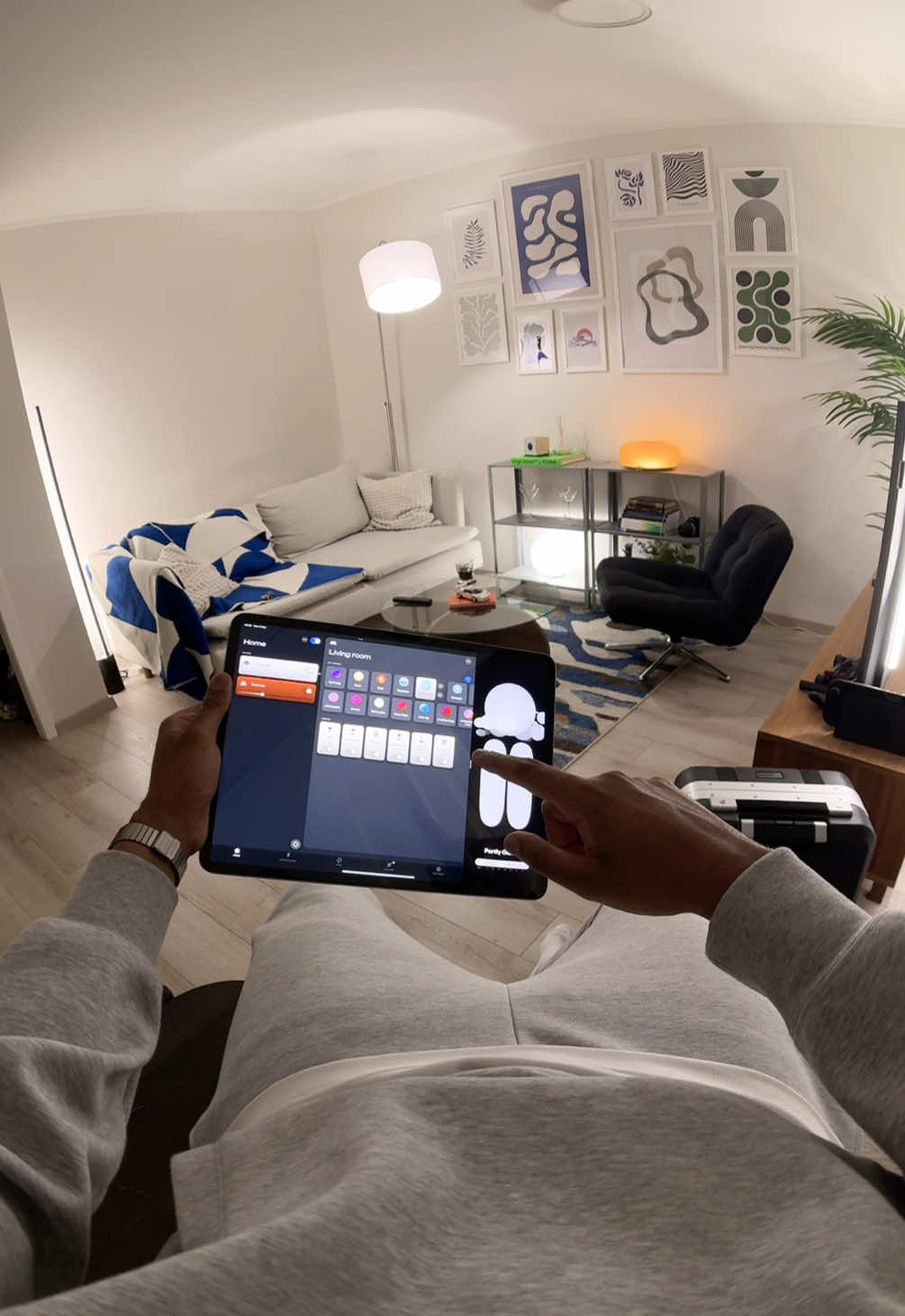 Peace in my own space 😌 #roominspo #livingroom #ambientlight 