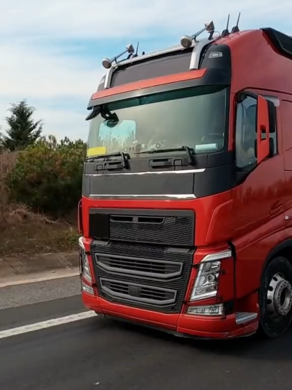 🚛 ¿Quieres invertir en algo que nunca se detiene? Hazte socio de Transarielsur y genera ingresos con respaldo real. 💼 Invertir en transporte, es una inversión en movimiento constante. 📲 Escríbenos y entérate cómo. #SociosTransarielsur #Oportunidad #alianzaestratégica #Oportunidaddenegocio #CargaPesada #Transporte #Transarielsur