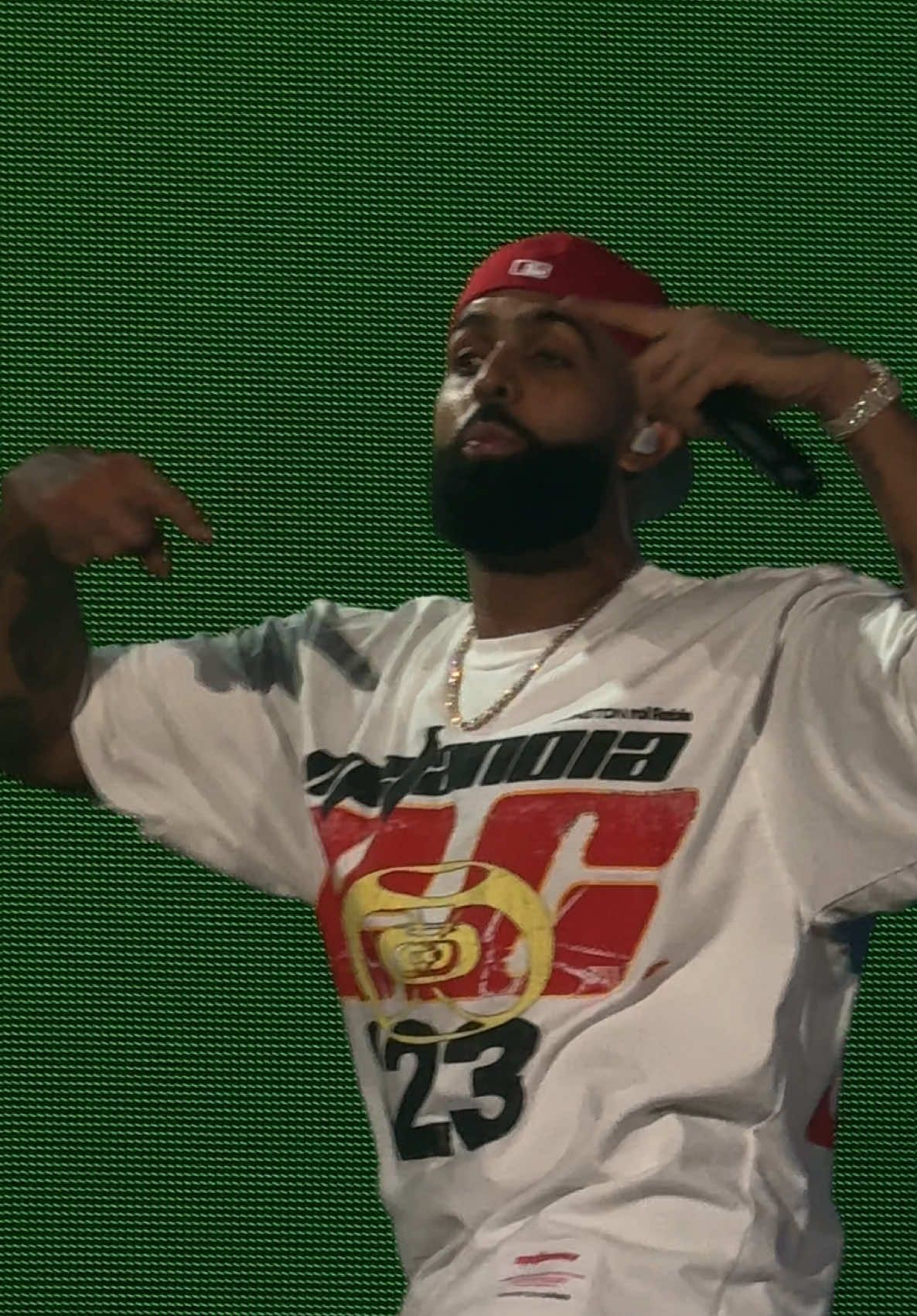 @Enyerbee Alejandro performing “SIGUE BAILÁNDOME” at COCA COLA ROXY #Viral #fyp #eladiocarrion 