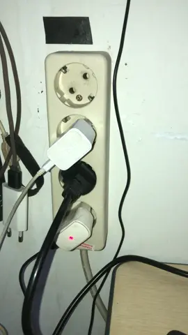 Rekomendasi stop kontak 4 lubang / port. #stopkontak #fyp 