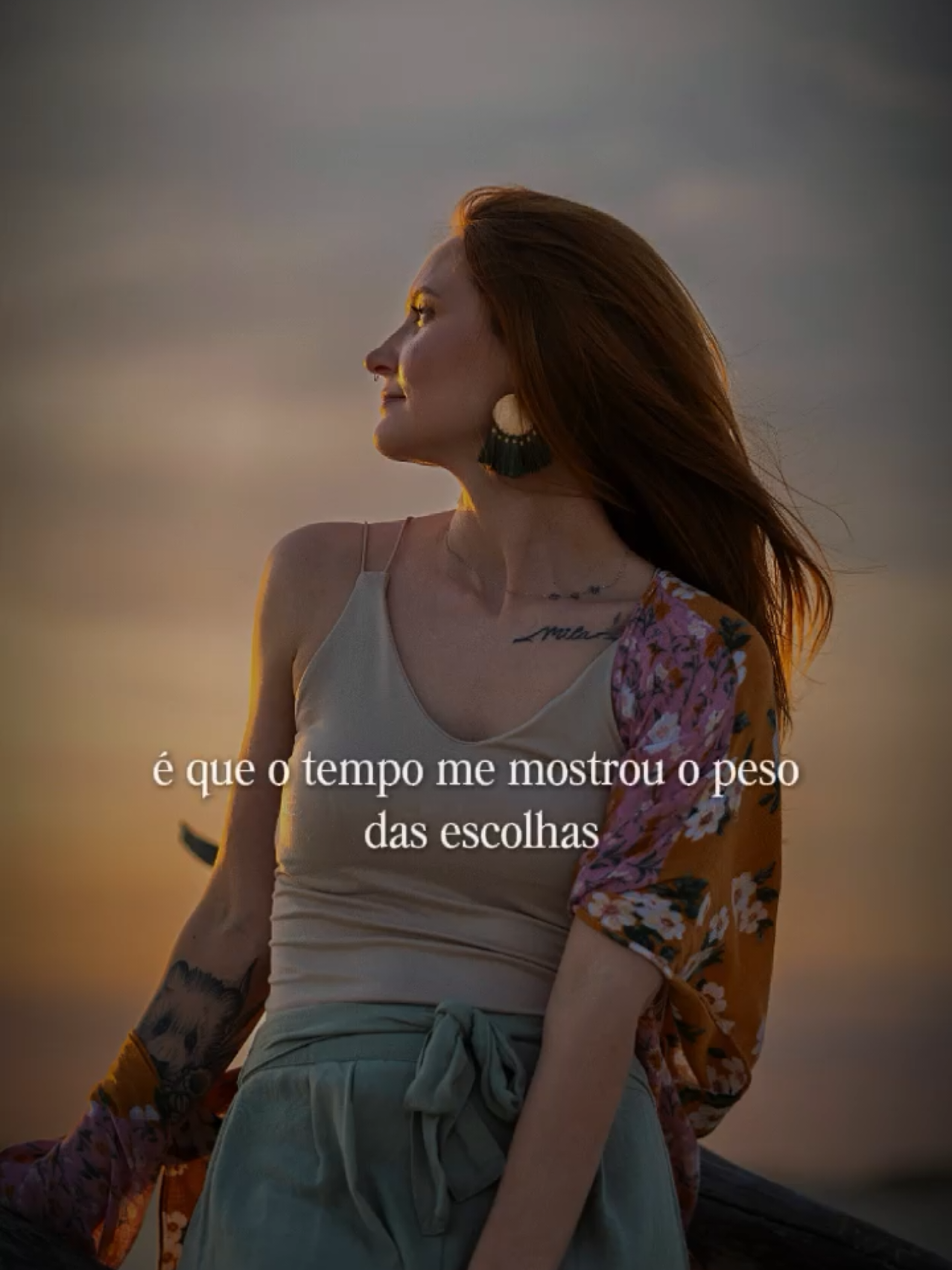 Não é que eu tenha mudado, é que o tempo me mostrou o peso das escolhas. Aprendi a ouvir mais a mim mesmo, a valorizaro que me acrescenta e a soltar o que não tem retorno. O amadurecimento me ensinou que crescer não é juntar mais, é carregar menos. No silêncio desse desapego, descobri que a verdadeira força é continuar inteiro, mesmo depois de ter sido tão quebrado. #processo  #escolhas  #reflexao  #vida  #CapCut 