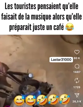 #maiscavapasouquoi #cafeafrique #touriste #afrique #zumbacafew dame qui fait du café en Afrique et les touristes pensaient qu’elle fessait de la musique. 