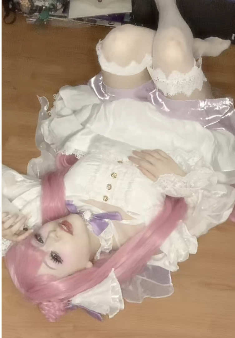 do u ever just wanna roll around on the floor #dorothy #nikke #dorothycosplay #nikkecosplay #cosplay 