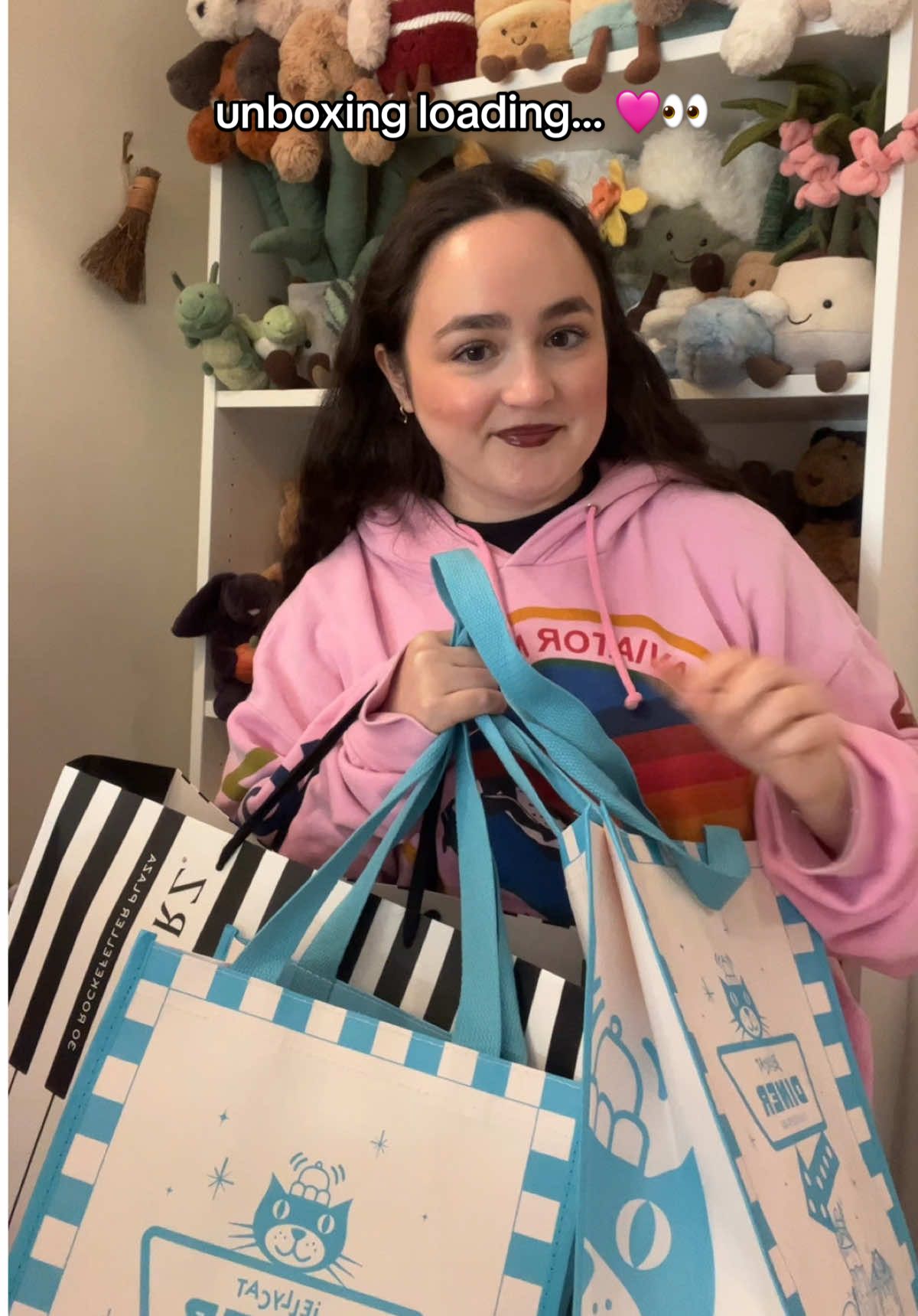 can you guys guess which jellycats I got 🙈👀 @faoschwarzofficial #jellycatdiner #jellycat #jellycats #jellycathaul #faoschwarz 