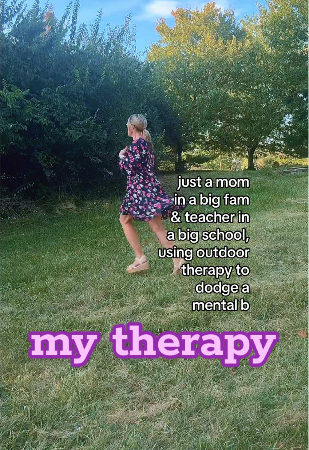 not all therapy occurs in an office 💁‍♀️ #keepitchic #workingmom #twirl #letitbe #happyplace @jessicadoolan❦ 