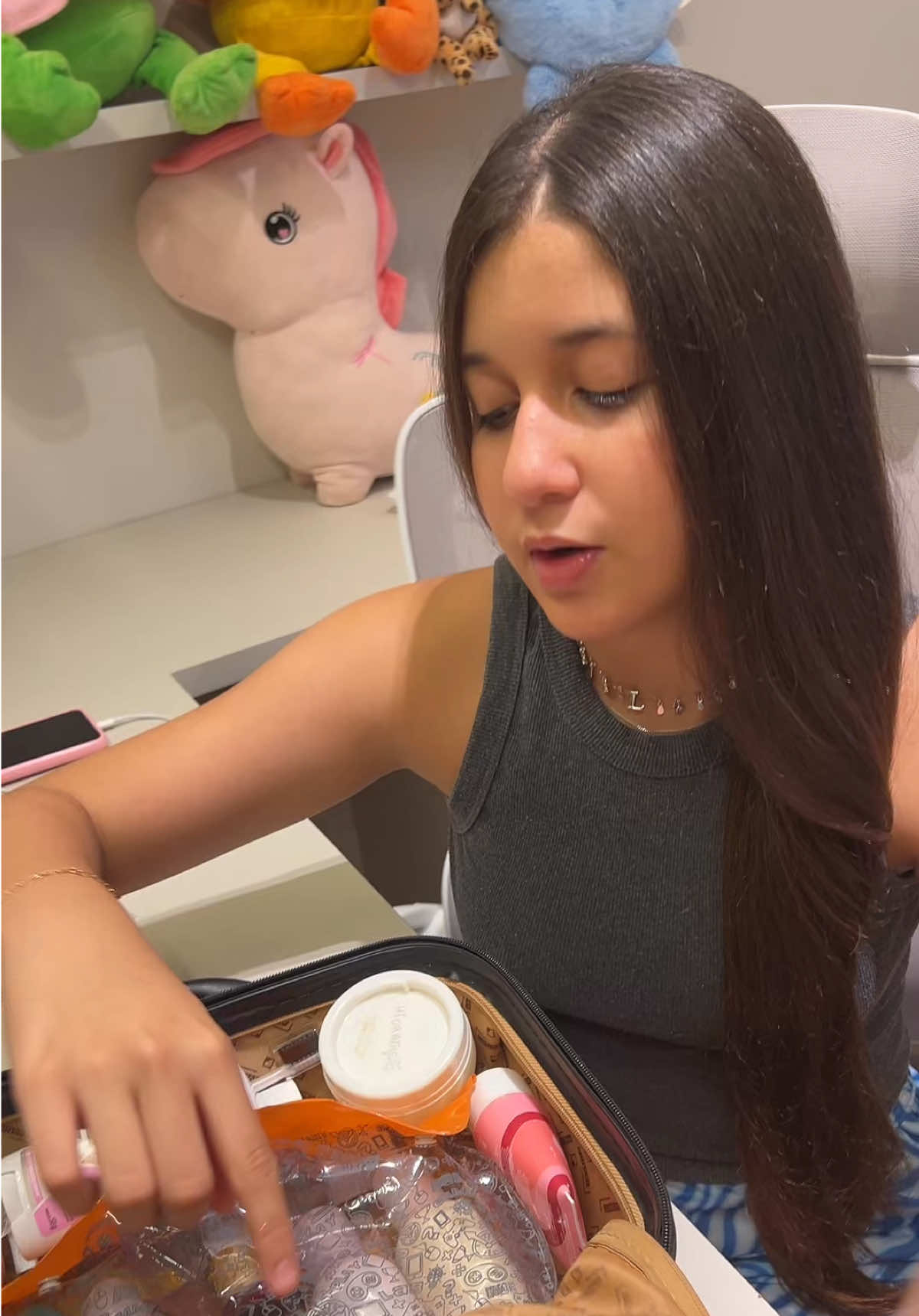 Organizando minha frasqueira para viagem da escola!❤️