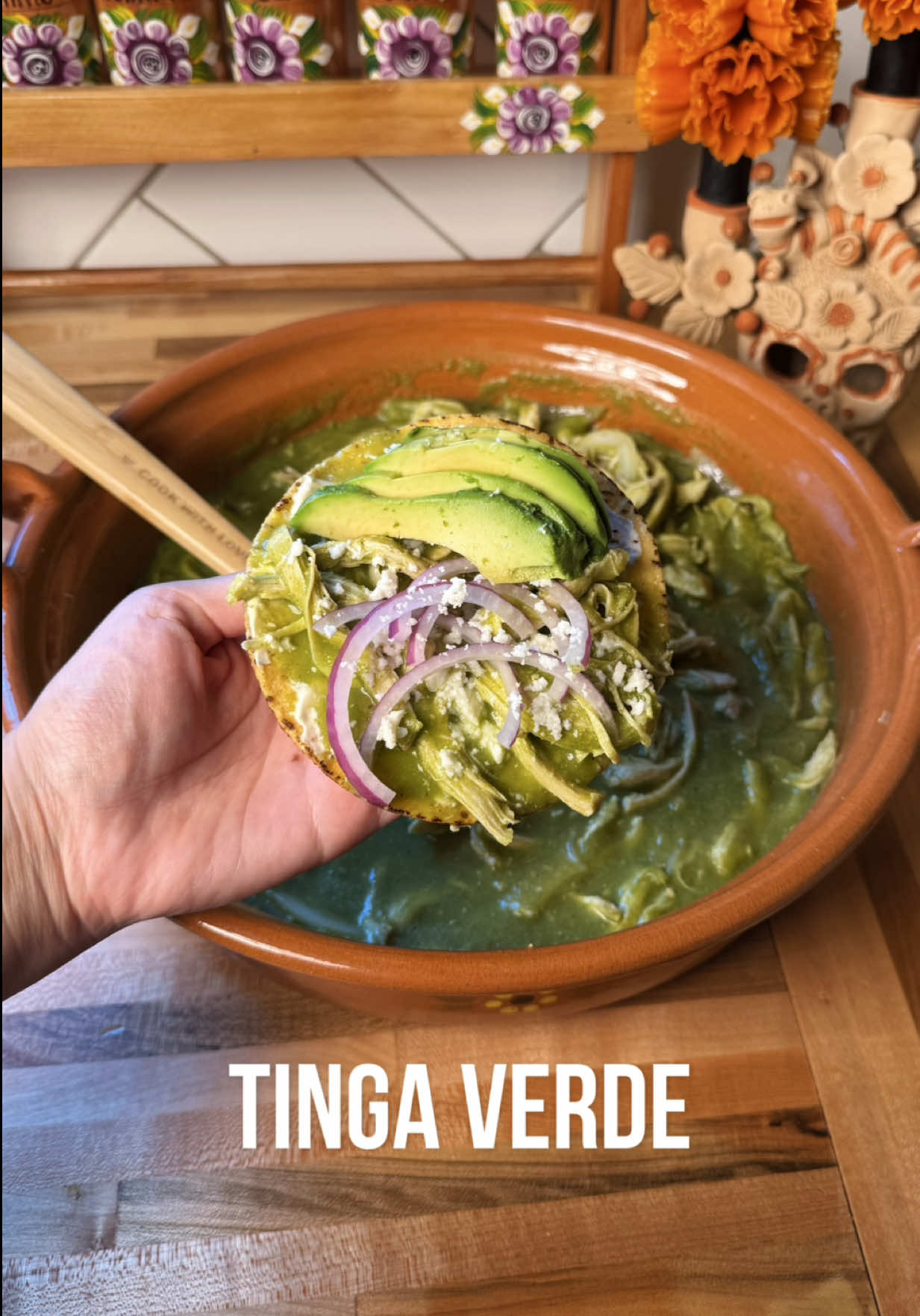 Tinga verde 💚 Shredded chicken simmered in a bright tomatillo & poblano sauce.  This one’s definitely staying in the dinner rotation. Would you try it with tostadas or in tacos?  Ingredients:  Chicken Thighs  4 Garlic Cloves Black Pepper  Salt 1/4 White Onion 1 Bay Leaf Water  Green Sauce Ingredients: 9 Tomatillos 2-3 Jalapeños  1-2 Serranos 1/4 White Onion that you used to boil the chicken Cilantro 2 Garlic Cloves Chicken Broth  2 Roasted Poblano or Anaheim Peppers  Salt Avocado Oil 3/4 White Onion  Toppings:  Avocado  Pickled Red Onion  Lettuce  Tostadas  Sour Cream Hope you like the recipe 🫶🏼 #mexicanfood #Recipe #tinga #recetas 
