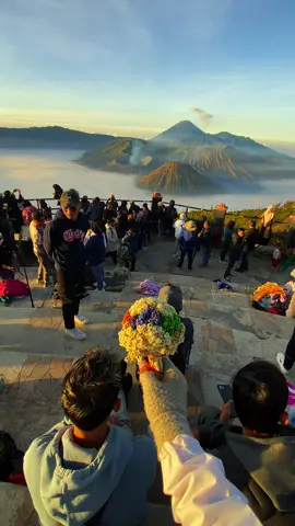 Bromooo tunggu akuuu akan kembali dengan orang yg tak kalah  indah denganmuu😆🤲❤️#bromo #bromotenggersemeru #promoseruweekend 