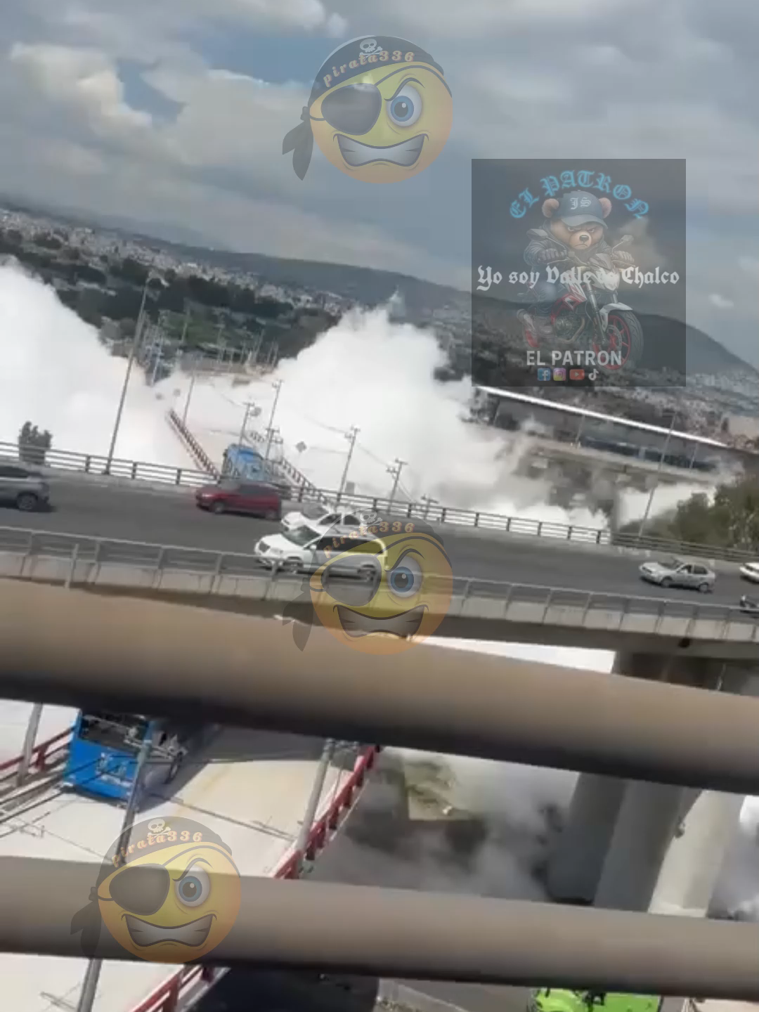 📷 MOMENTO EXACTO: Una pipa explotó bajo el puente de La Concordia en Iztapalapa-Chalco. 📷 Autos incendiados y usuarios del Metro Santa Martha afectados