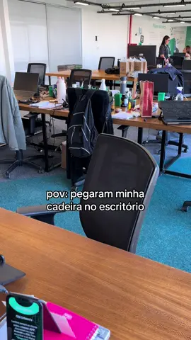 a gente sempre sabe quando não é a nossa cadeira #meme #empresa #corporativo #coleta #GrupoUrbam 
