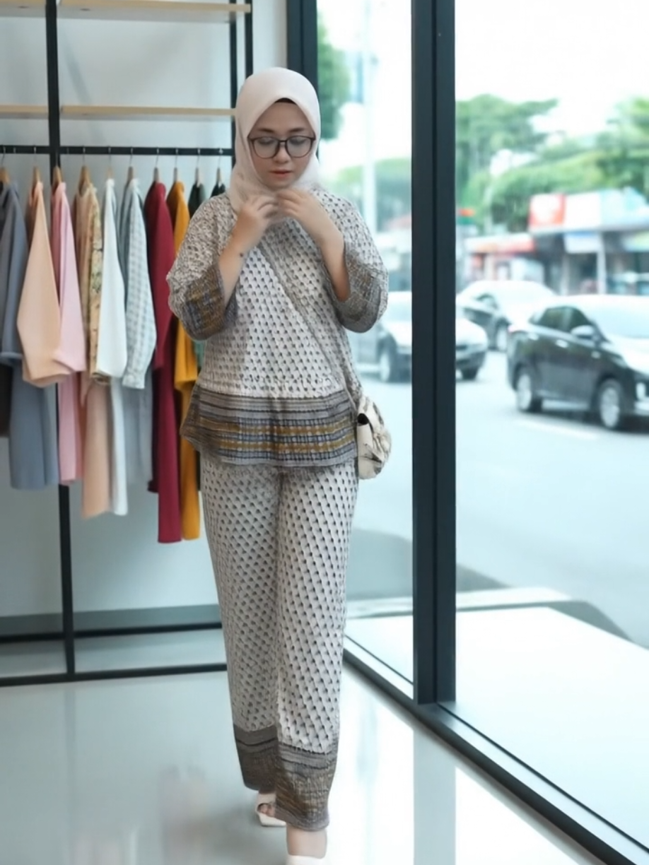 Rafella One Set Setelan Wanita Panjang Rayon #oneset #setelanwanita #pakaianwanita #dresswanita #OOTD 