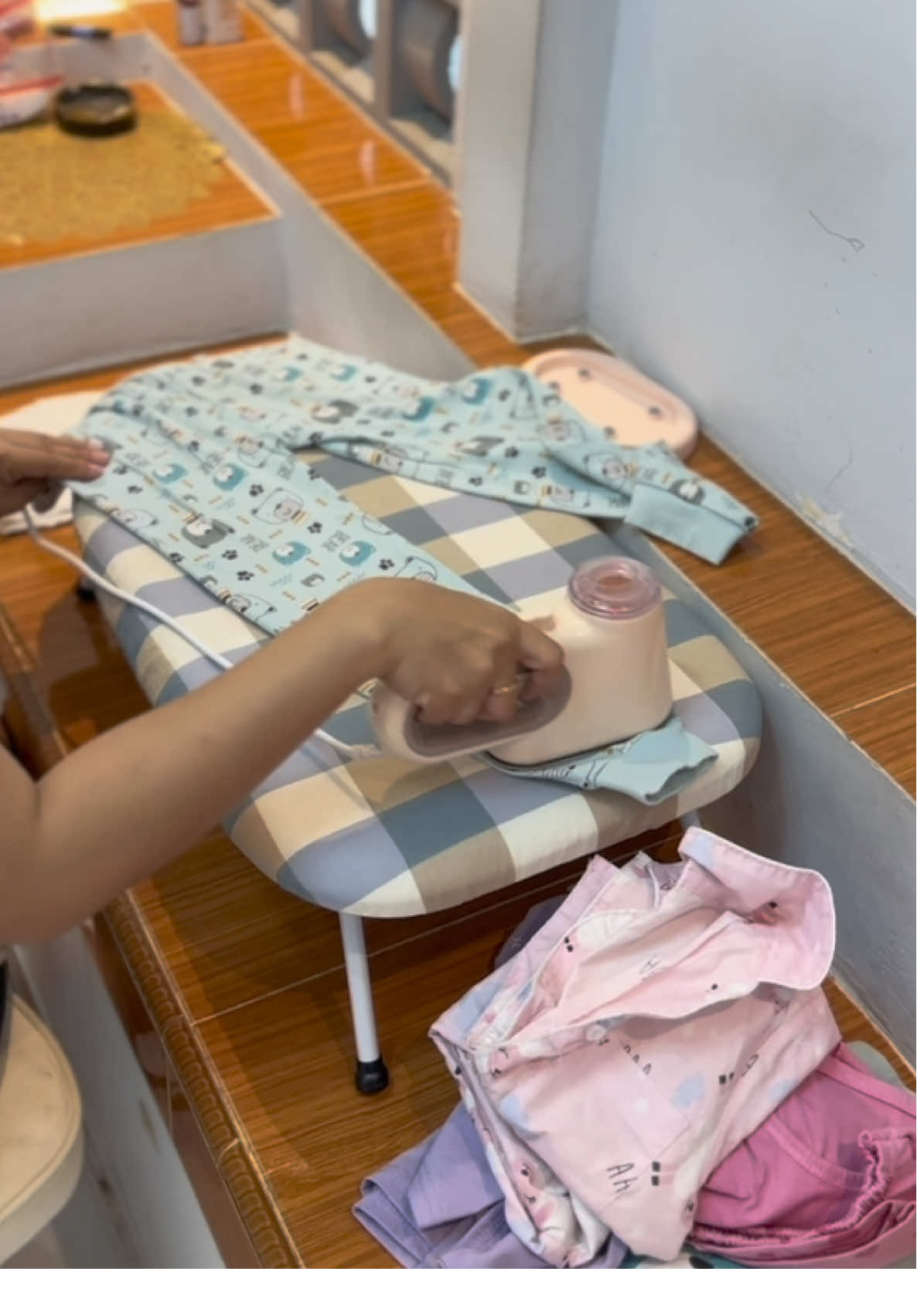 Candu banget sekrang pakai setrika uap🤩 #setrikauap #setrikamini #irtproduktif #keseharianiburumahtangga #perabotanrumahtangga 