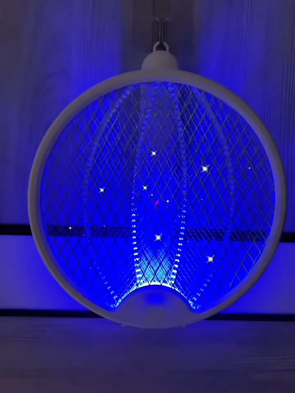 Chega de muriçoca! Essa raquete elétrica com luz UV vai acabar com os mosquitos da sua casa de um jeito rápido, seguro e eficaz! #muriçoca #pernilongo #dica #solução #casa 