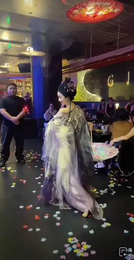 Tô mạc già #muacotrang #gigi #giaitri #music 