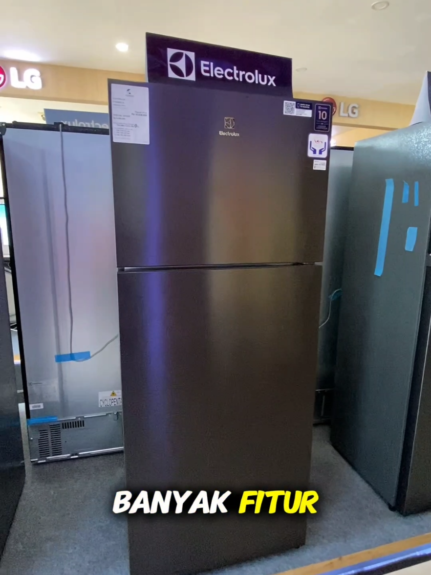 ❄️ Electrolux ETM 4302 CB – kulkas 2 pintu dengan kapasitas besar, desain elegan, dan teknologi pendingin yang menjaga kesegaran lebih lama! Hemat energi, praktis, dan bikin dapur makin stylish 🖤✨ Pilihan tepat untuk keluarga modern yang butuh ruang penyimpanan ekstra 🥦🍇 #Electrolux #ETM4302CB #KulkasElectrolux #Kulkas2Pintu #KulkasHematEnergi 