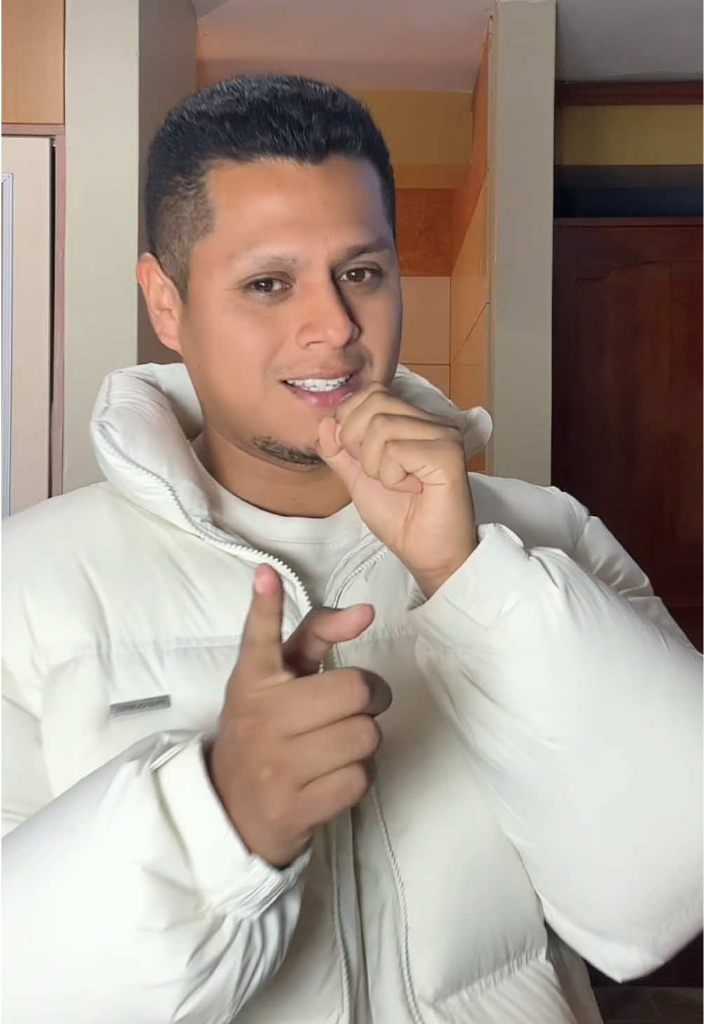 No se graben por favor, beele yo soy tu fan pero ya no te grabes causita, más cuidado si. Te amo #beele #videofiltradobeele #sitepillara #beelepolemica #bolivia 