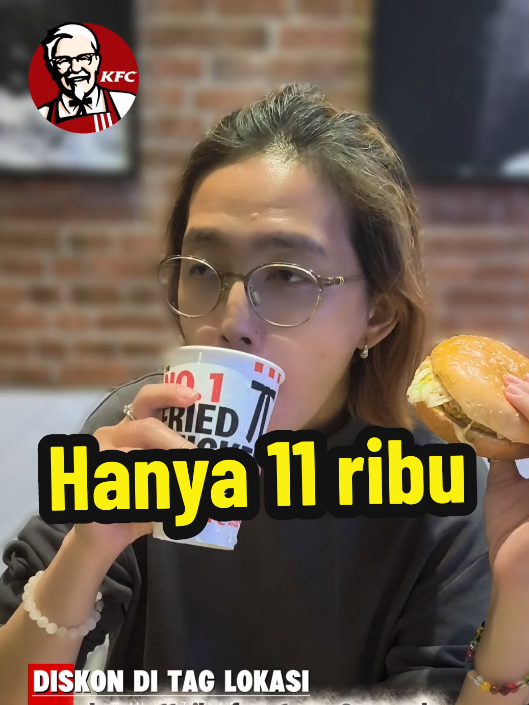 KFC. ada diskon di KFC hanya 11 ribu dapat salah satu menu plus 1 cup Coca cola. promo hanya berlaku di pulau Jawa. #promoseruweekend #kfc #voucherdiskon #jelajahkota #jelajahbegah 
