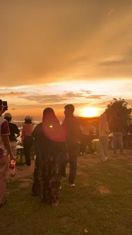 Masih tentang Puncak steling 🫶Sound asliii..Secantikk itu pemandangan di atass😭😍 #fyppppppppppppppppppppppp #fyp #fypage #samarinda #samarindakaltim #bukitstelingsamarinda #steling #puncak 