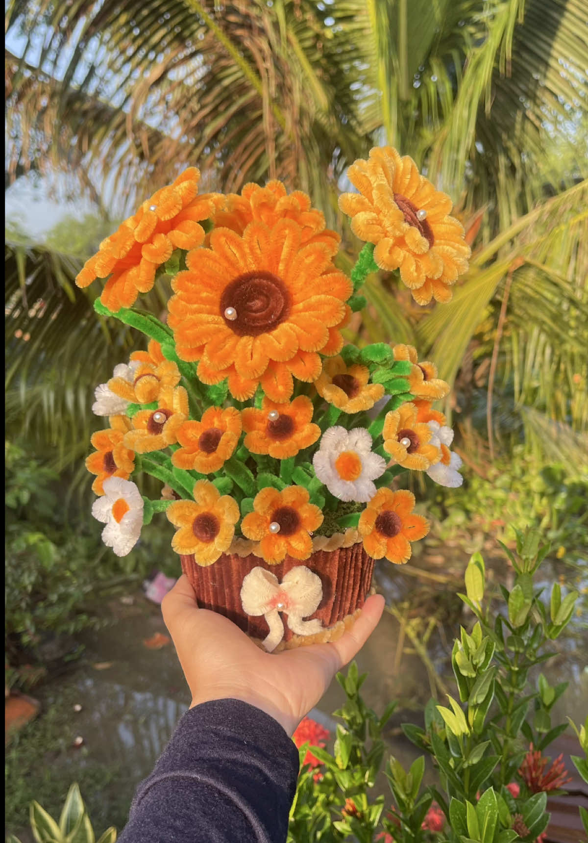 Đưa tay đây e gửi chậu hoa nè. #thumehandmade #hoakemnhung #hoakemnhunghandmade #hoadeban 