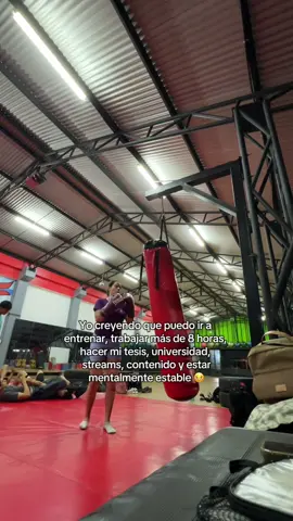 Compréndanme, andaba entrenando con nada más 4 horas dormidas 🫩🫩 me andaba muriendo  #deporte #humor #mma #kickboxing #esquizofrenia 