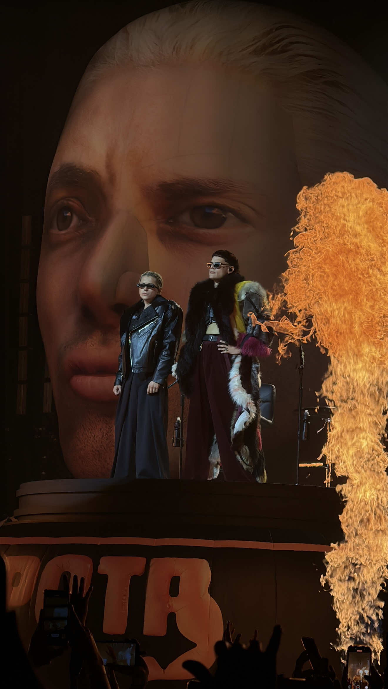 Así inicia el show de @ca7rielypacoamoroso en Bogotá con Dumbai y el Movistar abajo!!! #ca7rielypacoamoroso #ca7rielypacoamorosofan 