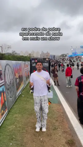 Você é assim com shows? Kk me segue pra mais!  #thetown2025 #shows #rockinrio #festivalnotiktok #fyp | Lollapalooza | Música 