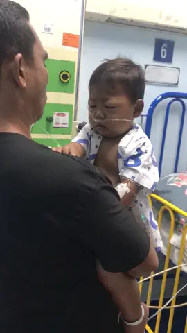 Doakan sepupu kecik saya cepat sembuh ye,,kesian nengok dia kecik” dah menanggung sakit,,cepat sembuh haris nanti leh jalan” naik moto,,bole berlari” hurm😔#fyppppppppppp#sindromnefrotik 