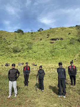 keluarin foto bareng kalian👉 #gunungkembang #capcut #tektok #pendakigunung #fomo #mountain #fyp 