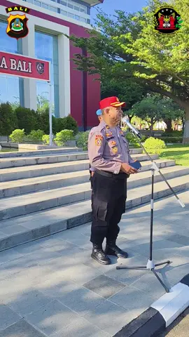 Korgadik selaku pengambil Apel Pagi menekankan untuk selalu bersyukur dan waspada karena masih situasi siaga #kampusunggul #kampusmodern #poldabali #Polripresisi #poldabali 