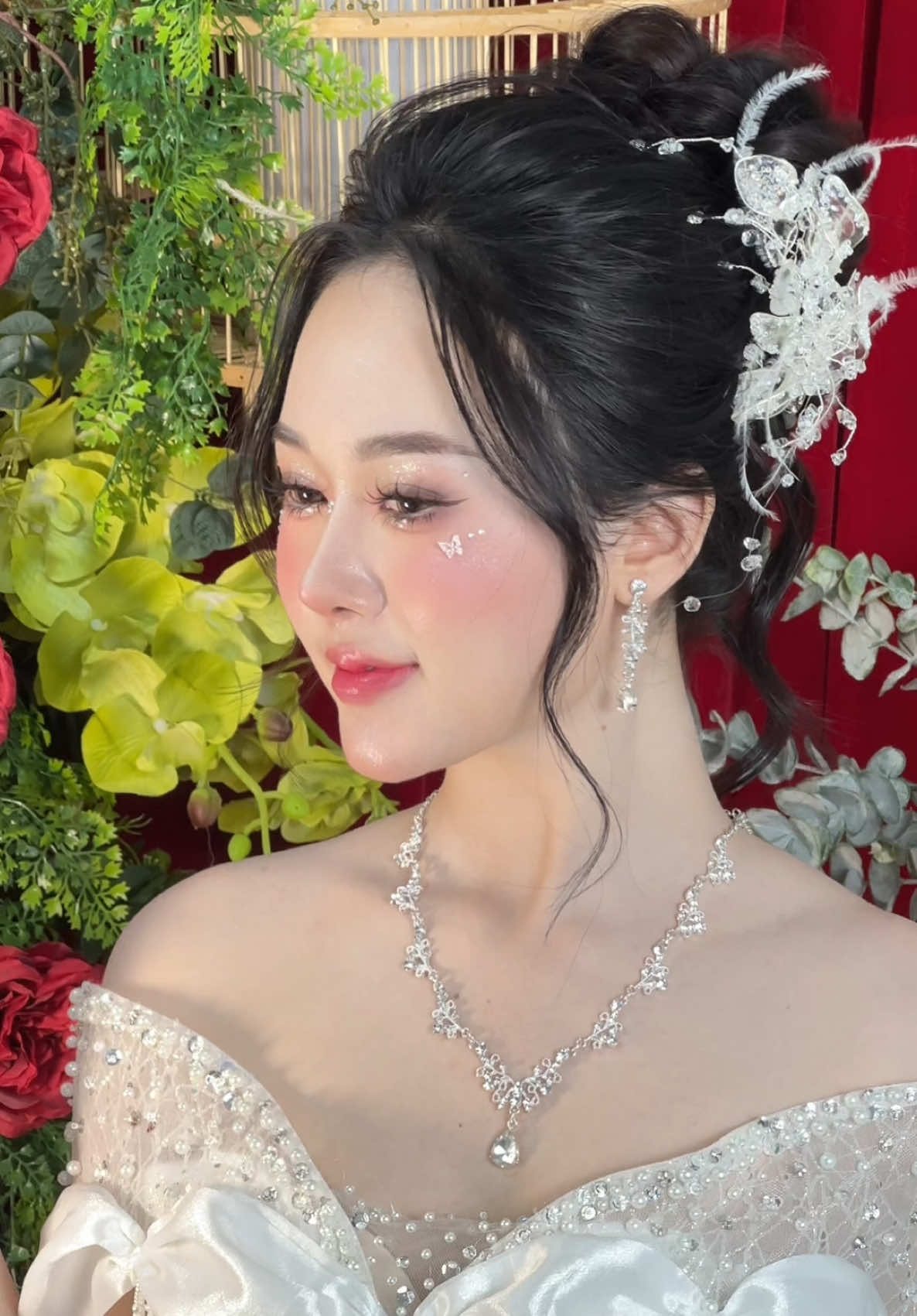 Cô dâu chuẩn bị lên nhà hàng , layout makeup sang mà vẫn baby đây nè mấy nàng ơiiiii 😍💍🍓#makeupcodau #nhactrend #codau #makeupcodaudep #xuhuong2025 