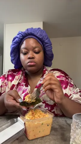 Yall ever tried this volcano crab dip from Publix? It’s a lil spicier then I thought it would be. 