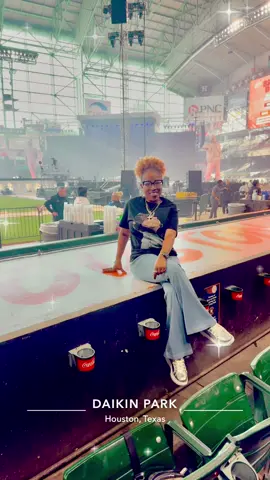 Took me 24 hrs to recover from Breezy, but you can’t tell me nothing cause I was there!!!!  God is going crazy about me!! 🙏🏽🧡  #fyp #breezybowl #iamdivadeb #september 