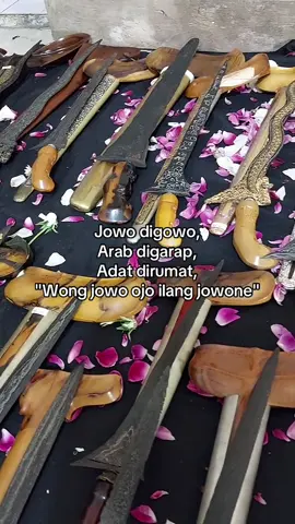 Pandanglah keris dari segi filosofis, bukan hanya dari segi mistis. 🪷 #fyp #pituturjowo #kejawen #quotesjawa #jogja24jam 