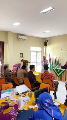 Pemateri Kepala Satuan Pendidikan SMK Silber Ibu Febriyana, M.Pd. Tentang Pembelajaran Mendalam  #smksilber #palembang #fyp #pembelajaranmendalam 