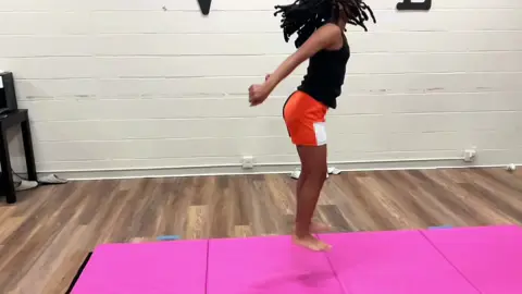 Our wednesday class went like this…. #wednesdays #teenclass #studiolife #dance 