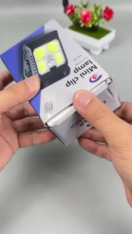 Solar Clip Light #Beautiful and Practical #SolarGardenLight #SolarLight 