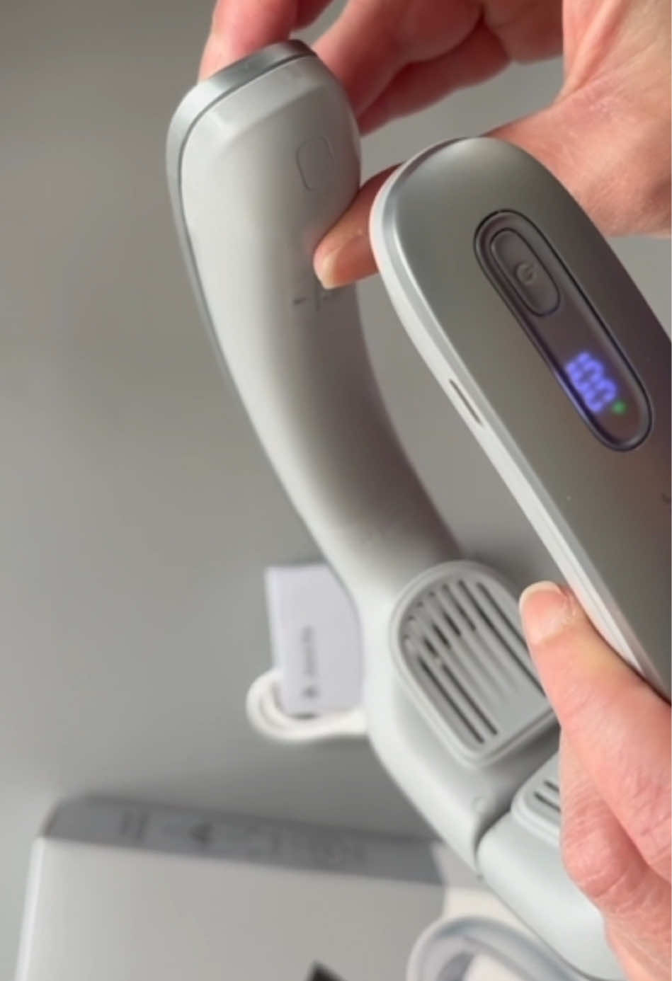 Thiết kế đẹp hết sức, cầm đã thấy mê lắm rồi!  Quạt Đeo Cổ Cao Cấp JISULIFE Pro1 Mát 360 Độ 5000mAh - Silicon Kê Cổ Mềm Mịn - LED Hiển Thị - Sử dụng tới 16h #minhshop #quatdeoco #jisulife 