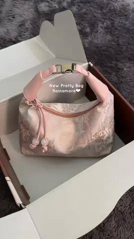 Gemesss bgt pinkkk🎀💅🏻 #handbag #Rainsmore 