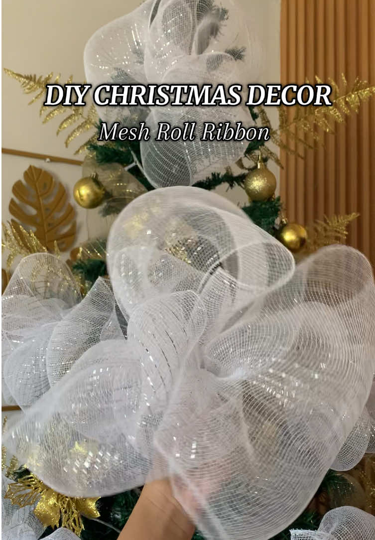 Ganto ko po ginawa ung design saming christmas tree ☺️ Mas makakamura po kayo pag ganto nalang ung ginawa nyo sa isang roll 10 yards na po at makakagawa na po kayo ng 6pcs na Diy flower decor #tutorial #DIY #christmas #decoration 