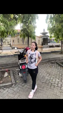 hitam maniis 🧏🏻‍♀️